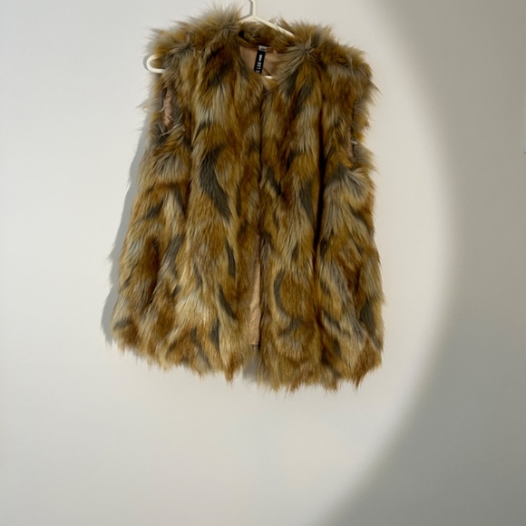 Faux fur Vest $40 - Picture 2 of 4